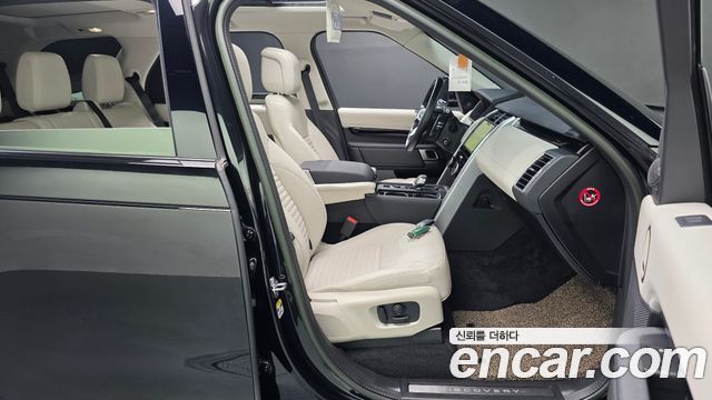 Land Rover Discovery 5 2.0 P300 SE 2023 — фото 26
