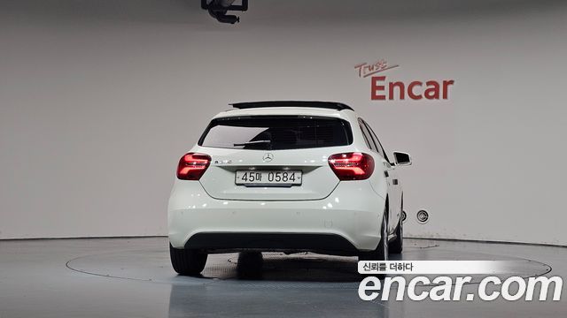 Mercedes-Benz A-Class (W176) A200 2017 — фото 4