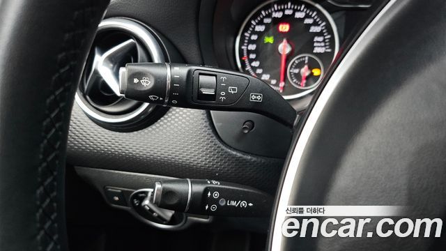 Mercedes-Benz A-Class (W176) A200 2017 — фото 17
