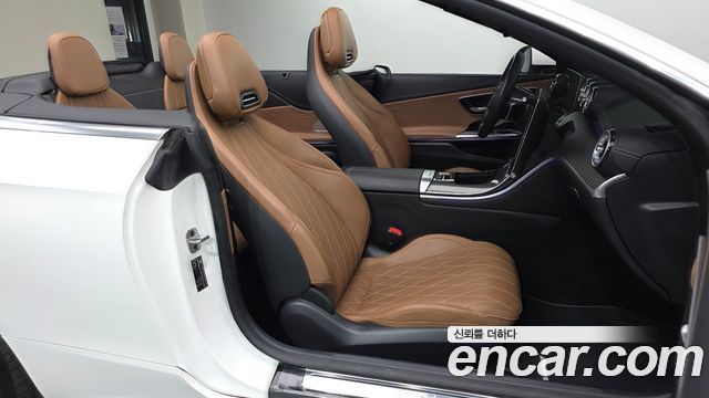 Mercedes-Benz CLE-Class (C236) CLE450 4MATIC Cabriolet 2024 — фото 11