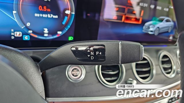 Mercedes-Benz E-Class (W213) E220d 4MATIC AMG Line 2021 — фото 9