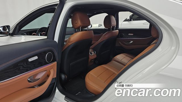 Mercedes-Benz E-Class (W213) E220d 4MATIC AMG Line 2021 — фото 12