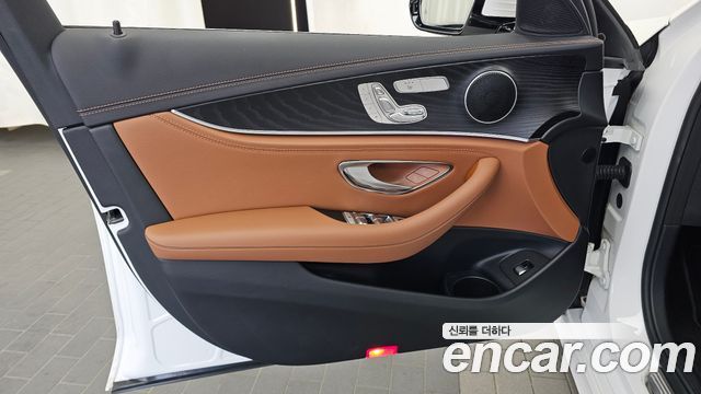Mercedes-Benz E-Class (W213) E220d 4MATIC AMG Line 2021 — фото 24