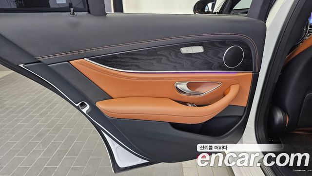 Mercedes-Benz E-Class (W213) E220d 4MATIC AMG Line 2021 — фото 25