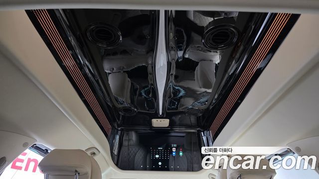 Kia Carnival (IV) Gasoline 7-seater Limousine(Special vehicle) 2023 — фото 20