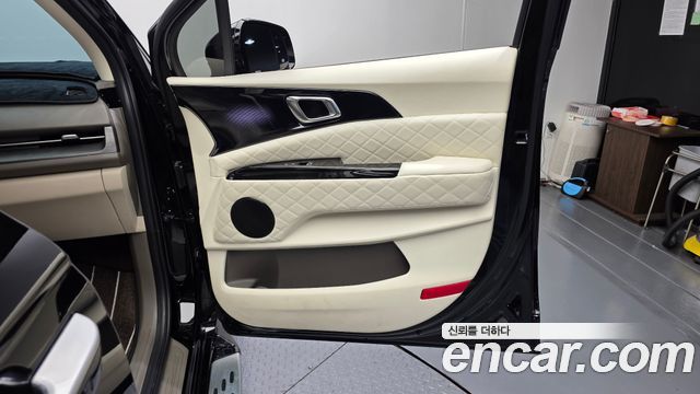 Kia Carnival (IV) Gasoline 7-seater Limousine(Special vehicle) 2023 — фото 24