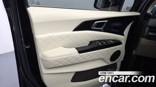 Kia Carnival (IV) Gasoline 7-seater Limousine(Special vehicle) 2023 — фото 25