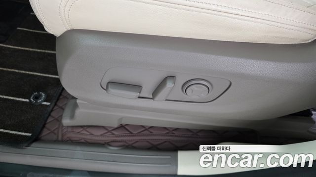 Kia Carnival (IV) Gasoline 7-seater Limousine(Special vehicle) 2023 — фото 30