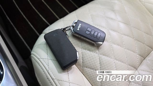 Kia Carnival (IV) Gasoline 7-seater Limousine(Special vehicle) 2023 — фото 32