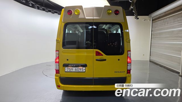 Renault Korea Master School Bus 15-Seater 2020 — фото 4