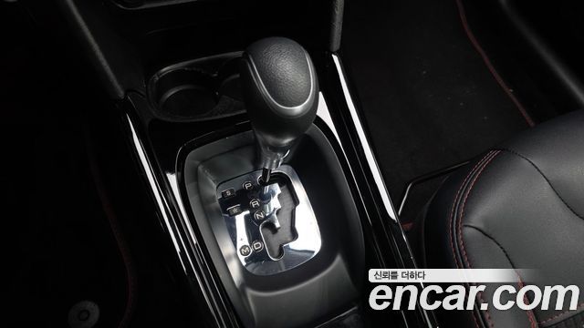 Peugeot 2008 1.5 BlueHDi GT Line 2019 — фото 9