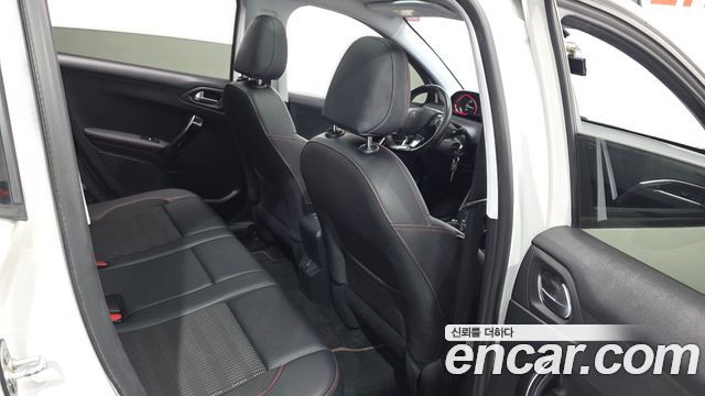 Peugeot 2008 1.5 BlueHDi GT Line 2019 — фото 12