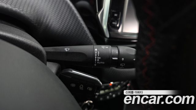 Peugeot 2008 1.5 BlueHDi GT Line 2019 — фото 17