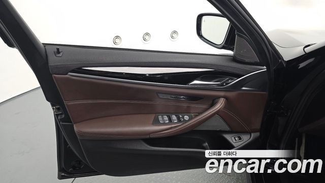 BMW 5 Series (G30) 530i M Sport Package 2022 — фото 24
