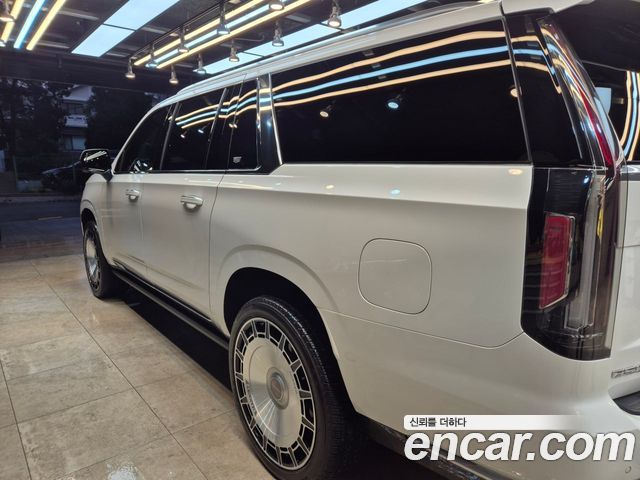 Cadillac Escalade (V) 6.2 ESV ESV Premium Luxury Platinum 2022 — фото 3