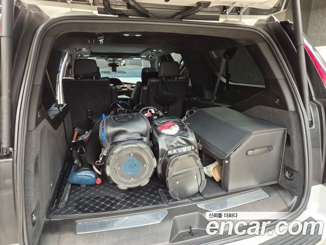 Cadillac Escalade (V) 6.2 ESV ESV Premium Luxury Platinum 2022 — фото 9