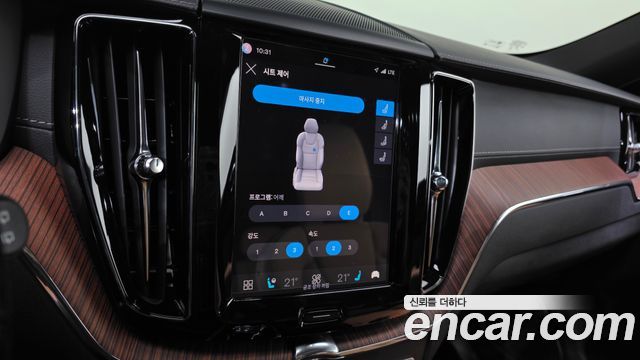 Volvo XC60 (II) T8 Ultra Bright 2025 — фото 16