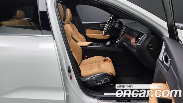Volvo XC60 (II) T8 Ultra Bright 2025 — фото 26