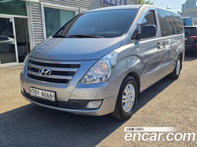 Hyundai Grand Starex 12-Seater Wagon Modern