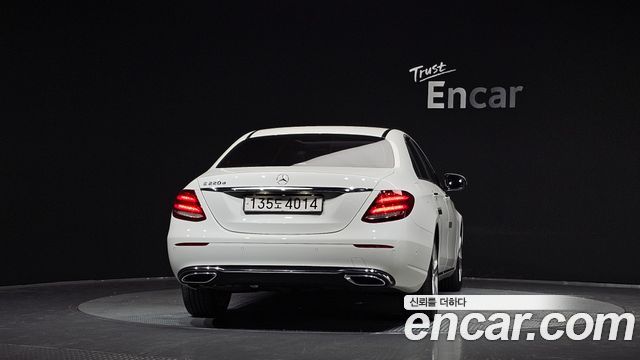 Mercedes-Benz E-Class (W213) E220d Avantgarde 2017 — фото 4
