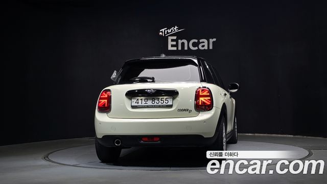 MINI Cooper D 5Door HIGH 3rd 2018 — фото 4