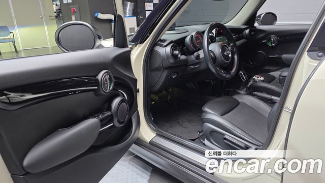 MINI Cooper D 5Door HIGH 3rd 2018 — фото 10