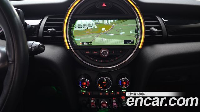 MINI Cooper D 5Door HIGH 3rd 2018 — фото 14