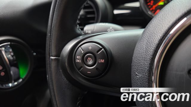 MINI Cooper D 5Door HIGH 3rd 2018 — фото 19