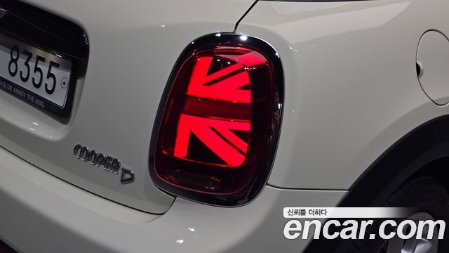MINI Cooper D 5Door HIGH 3rd 2018 — фото 23