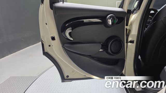 MINI Cooper D 5Door HIGH 3rd 2018 — фото 25