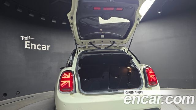 MINI Cooper D 5Door HIGH 3rd 2018 — фото 31