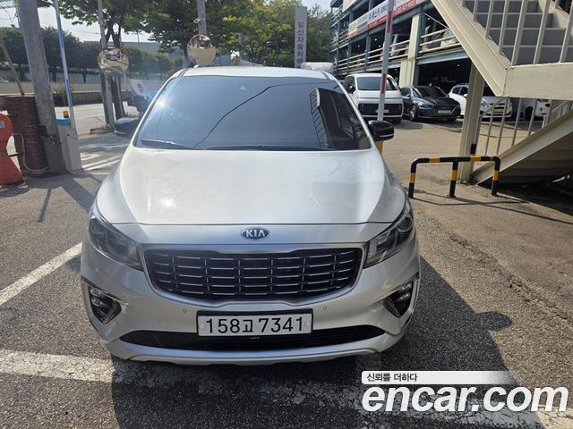 Kia Carnival 7-seater Limousine President