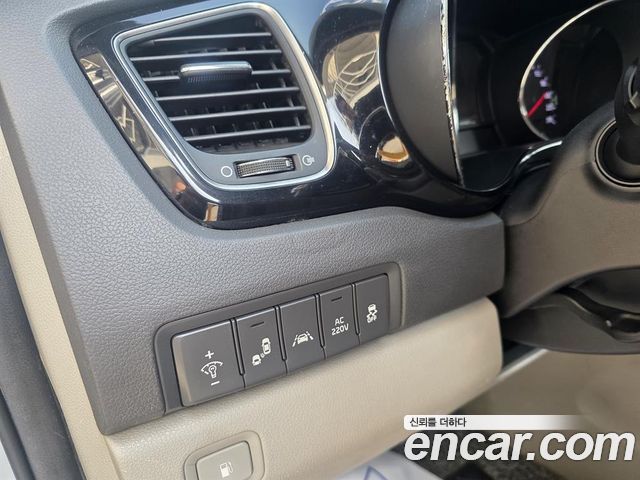 Kia Carnival 7-seater Limousine President 2016 — фото 15