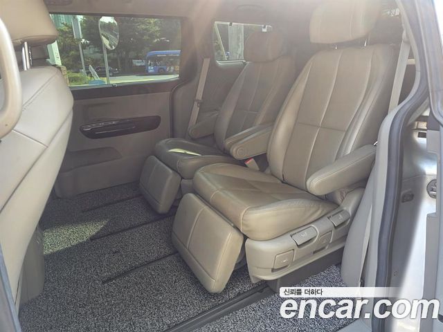 Kia Carnival 7-seater Limousine President 2016 — фото 19