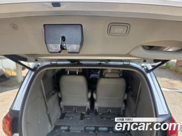 Kia Carnival 7-seater Limousine President 2016 — фото 21