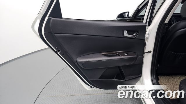 Kia K5 (II) 2.0 Prestige 2019 — фото 25