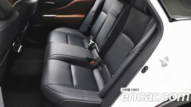 Toyota Crown Crossover 2.5 4WD Hybrid 2025 — фото 19