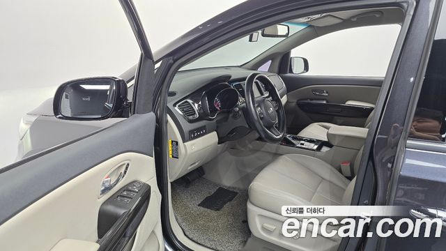 Kia Carnival Gasoline 9-Seater Noblesse Special 2019 — фото 10