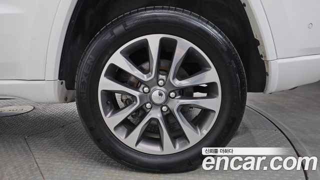Jeep Grand Cherokee 3.0 Diesel Overland WK2 2018 — фото 21