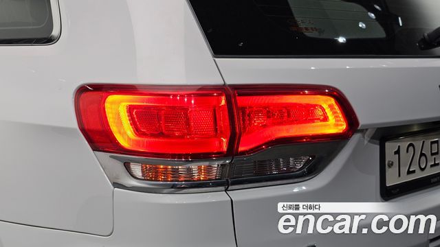 Jeep Grand Cherokee 3.0 Diesel Overland WK2 2018 — фото 23