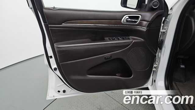 Jeep Grand Cherokee 3.0 Diesel Overland WK2 2018 — фото 24