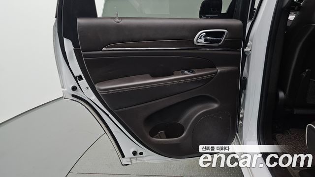 Jeep Grand Cherokee 3.0 Diesel Overland WK2 2018 — фото 25