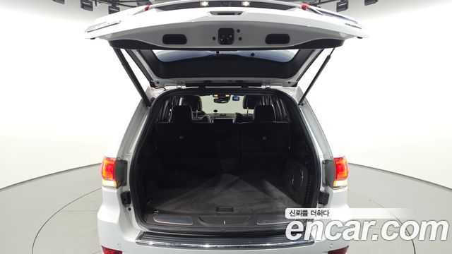 Jeep Grand Cherokee 3.0 Diesel Overland WK2 2018 — фото 33