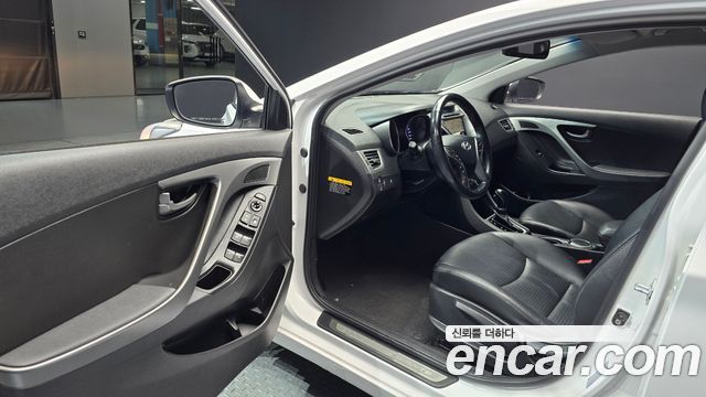 Hyundai Avante 1.6 GDi Modern Standard 2015 — фото 10