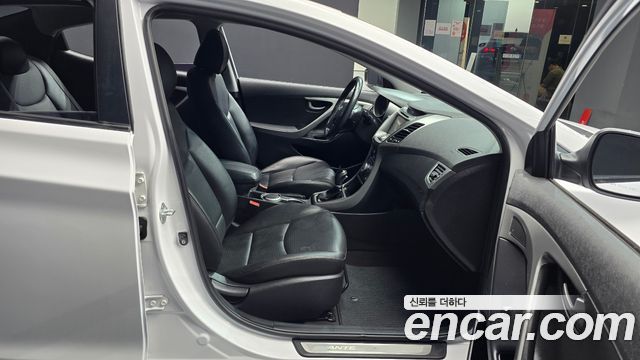 Hyundai Avante 1.6 GDi Modern Standard 2015 — фото 11