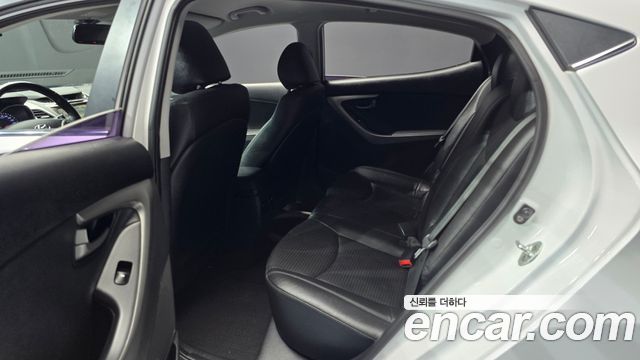 Hyundai Avante 1.6 GDi Modern Standard 2015 — фото 12