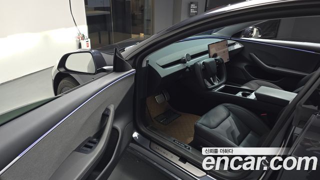 Tesla Model 3 RWD 2025 — фото 10