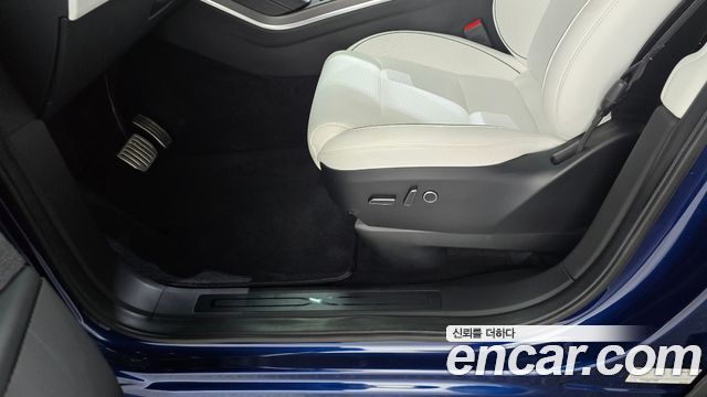 Tesla Model X Plaid 2023 — фото 23