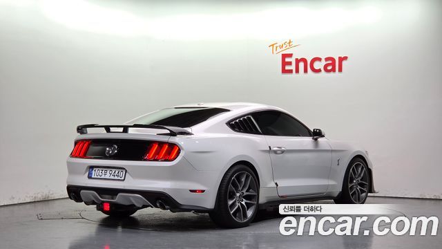 Ford Mustang GT Coupe 2017 — фото 2