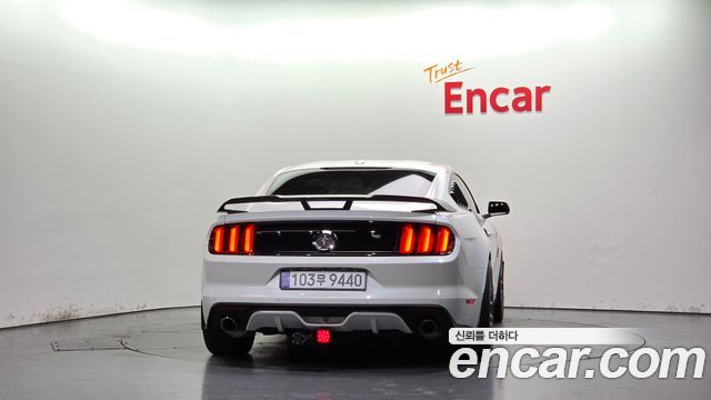 Ford Mustang GT Coupe 2017 — фото 4